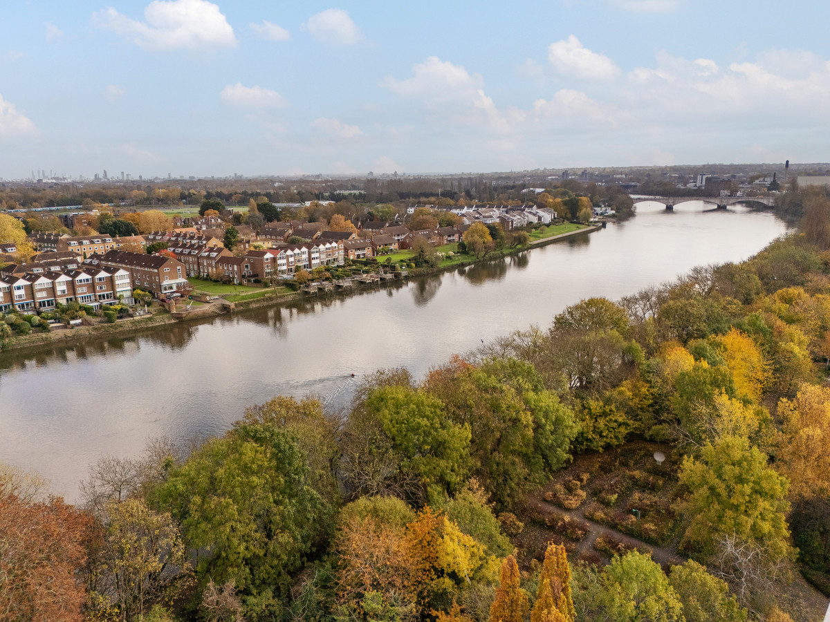 Kew Riverside, Richmond, TW9