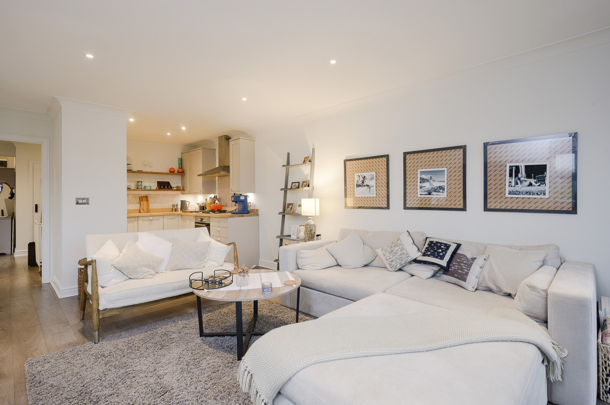 Elizabeth Gardens, Isleworth, TW7