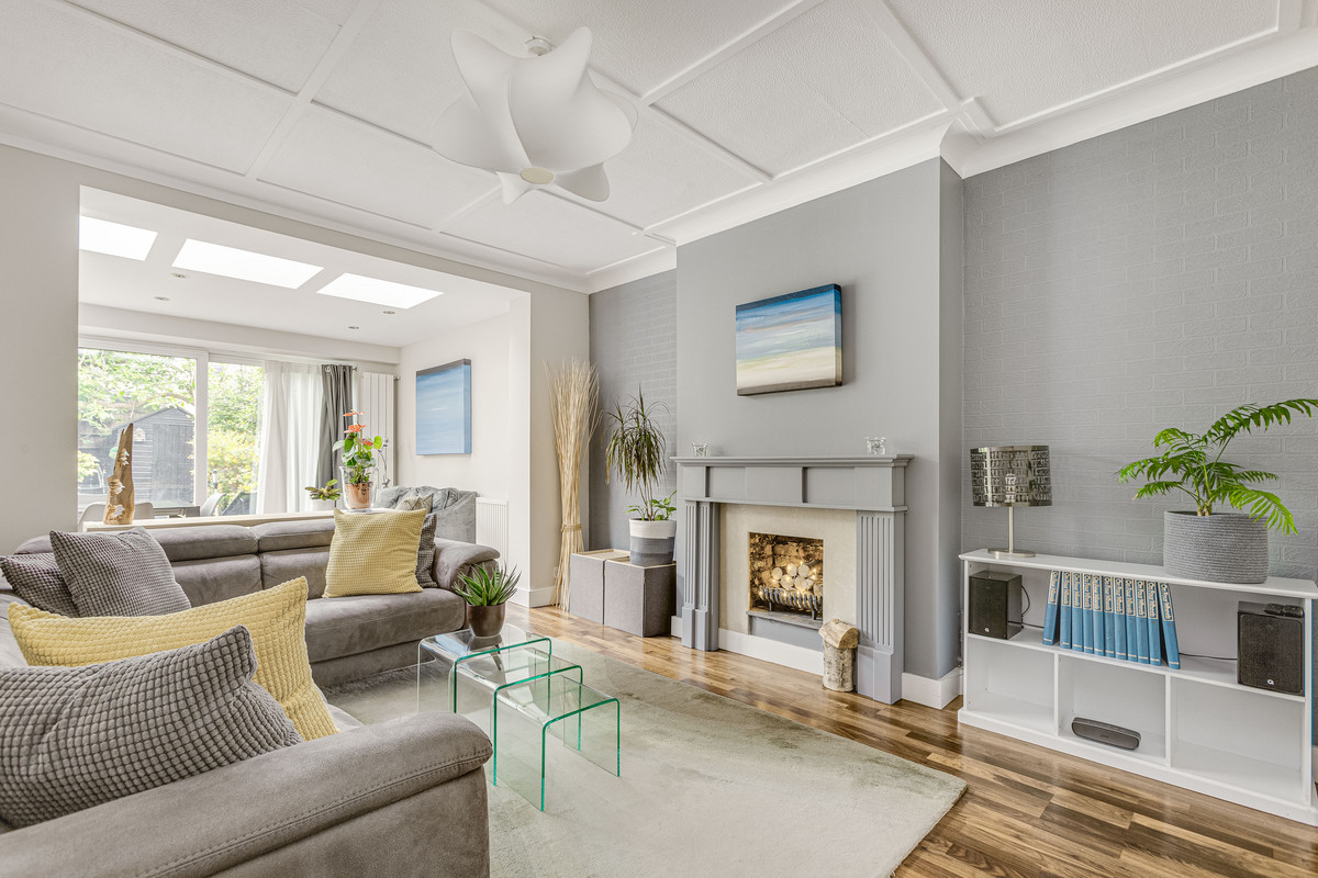 West Hall Road, Kew TW9