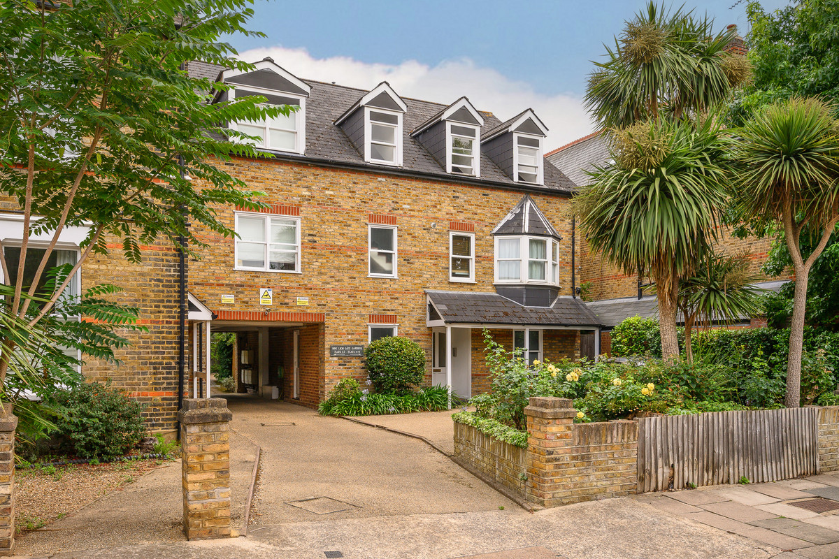 Lion Gate Gardens, Kew, TW9
