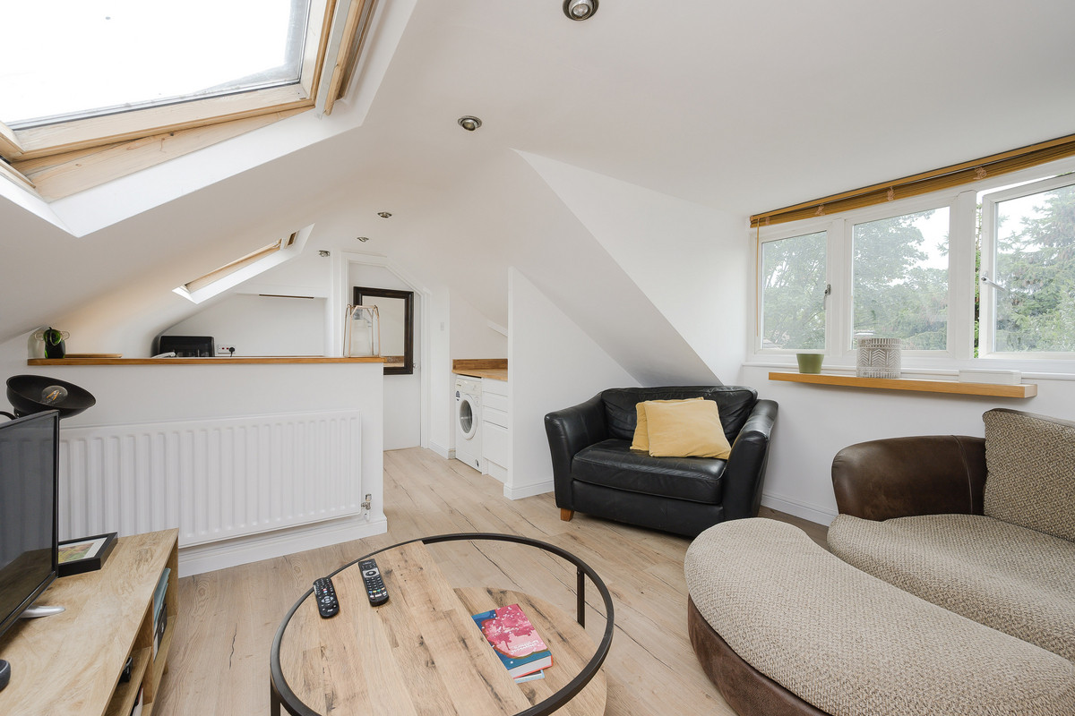Courtlands Avenue, Kew, TW9