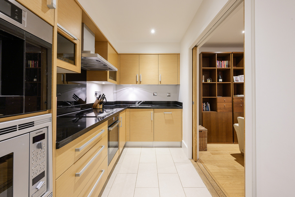 8 Strand Drive, Richmond, TW9