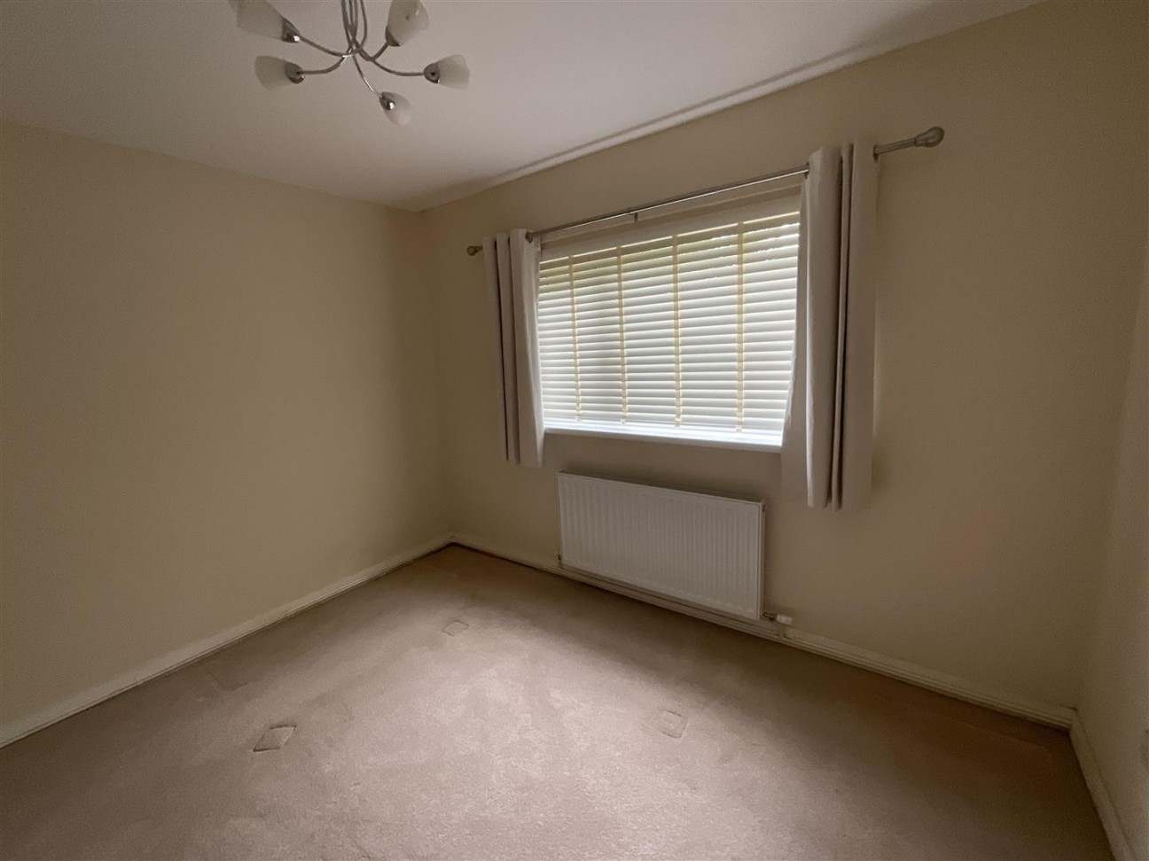 Lon Ger Y Coed, Ammanford