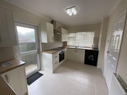 Lon Ger Y Coed, Ammanford