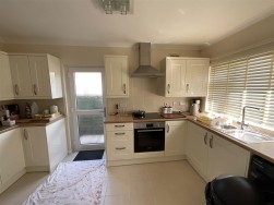 Lon Ger Y Coed, Ammanford