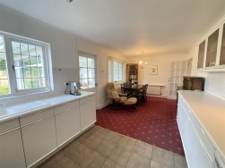Heol Ceirios, Llandybie, Ammanford