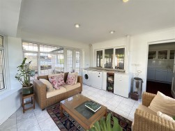 Heol Ceirios, Llandybie, Ammanford