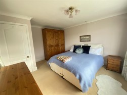 Heol Ceirios, Llandybie, Ammanford