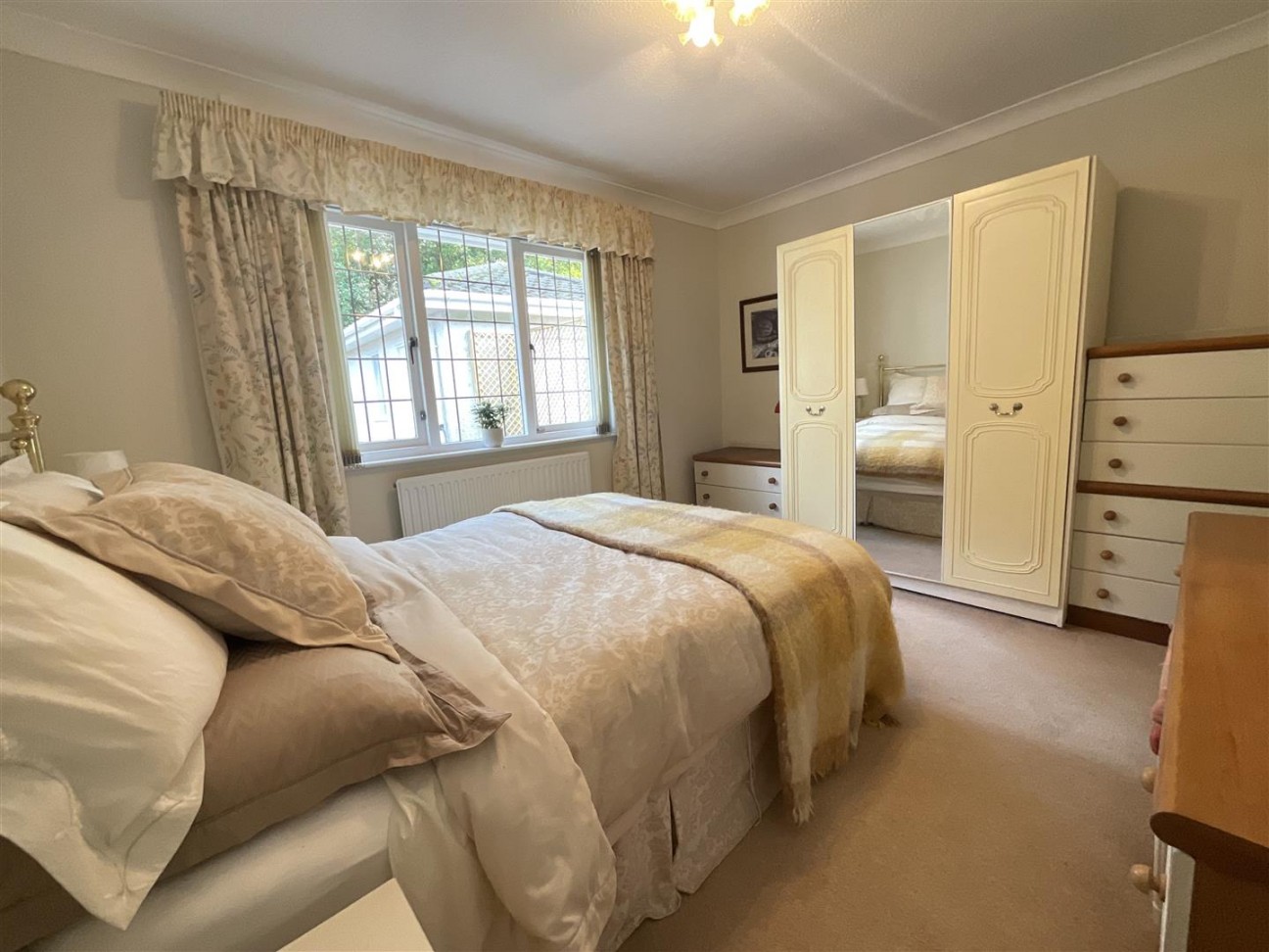 Heol Ceirios, Llandybie, Ammanford