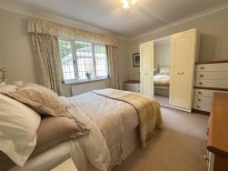 Heol Ceirios, Llandybie, Ammanford