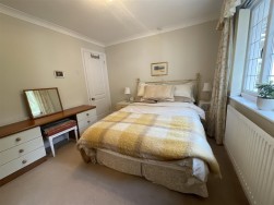 Heol Ceirios, Llandybie, Ammanford
