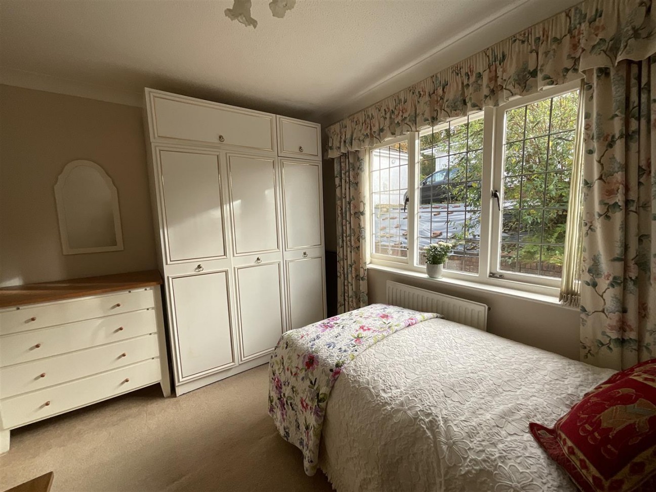 Heol Ceirios, Llandybie, Ammanford