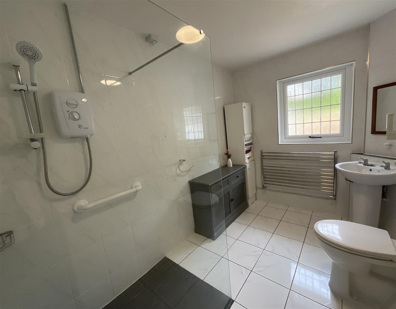 Heol Ceirios, Llandybie, Ammanford