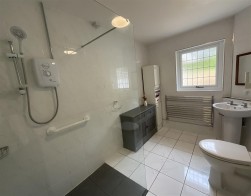 Heol Ceirios, Llandybie, Ammanford