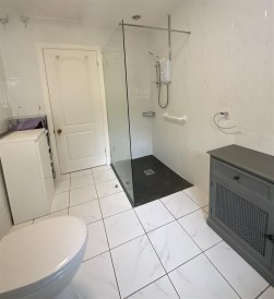 Heol Ceirios, Llandybie, Ammanford