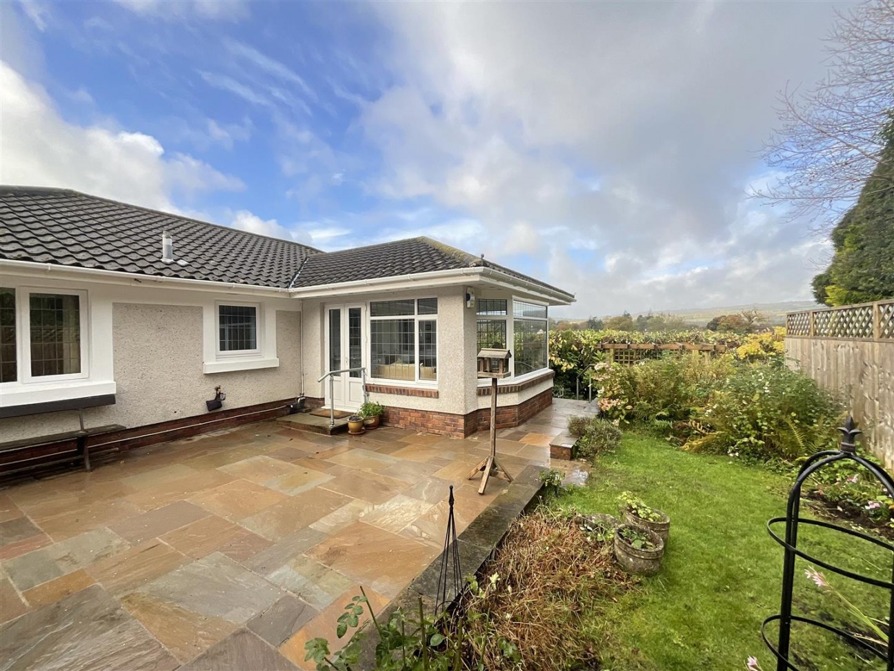 Heol Ceirios, Llandybie, Ammanford