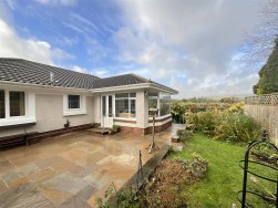 Heol Ceirios, Llandybie, Ammanford