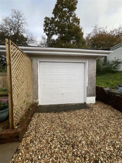 Heol Ceirios, Llandybie, Ammanford