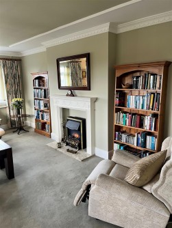 Heol Ceirios, Llandybie, Ammanford