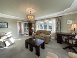 Heol Ceirios, Llandybie, Ammanford