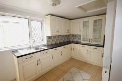 Maes Y Berllan, Ammanford