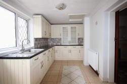 Maes Y Berllan, Ammanford