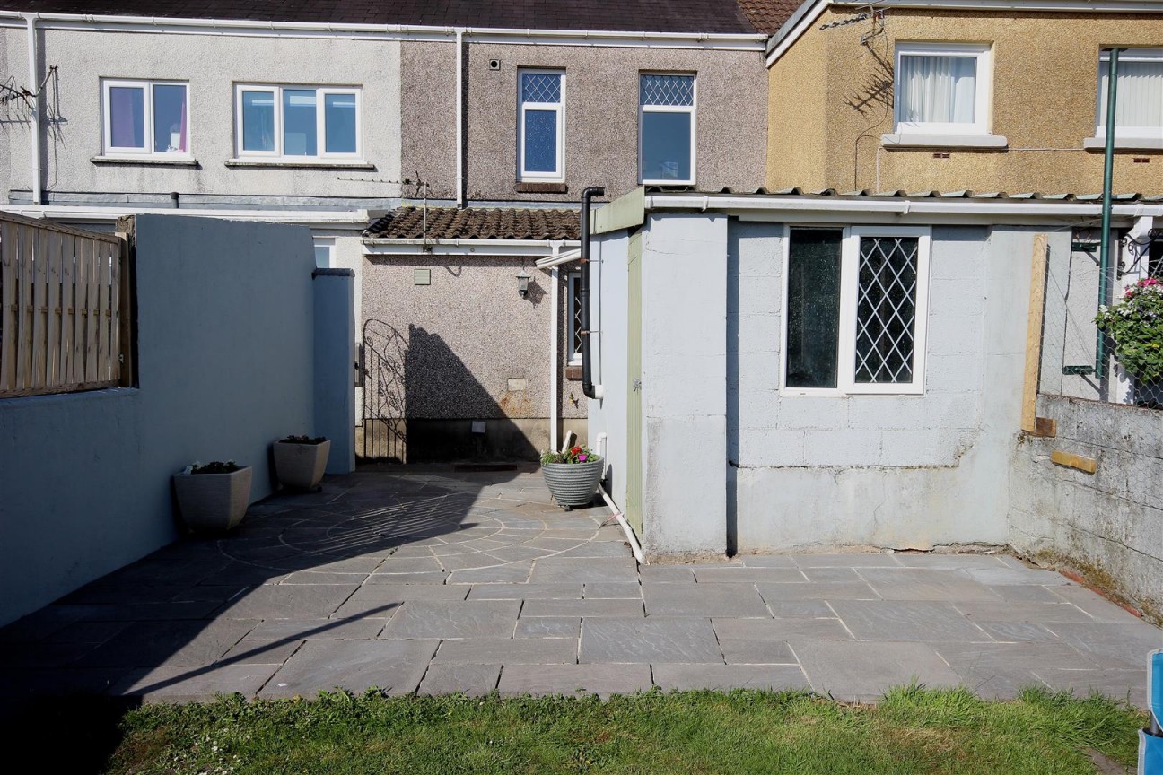 Maes Y Berllan, Ammanford