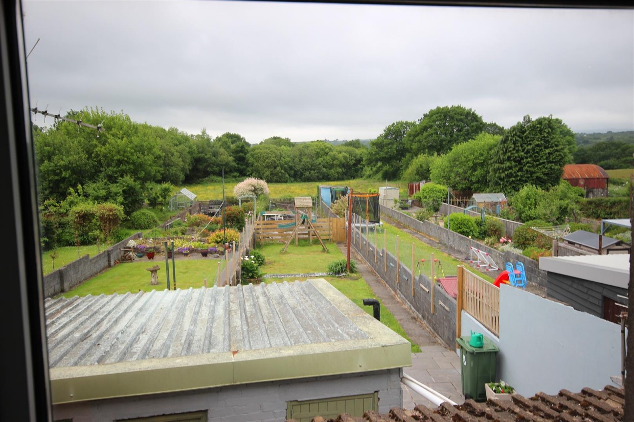 Maes Y Berllan, Ammanford