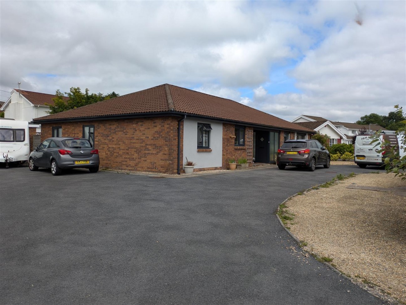Llwyn Y Bryn, Ammanford