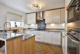 Clos Maes Rhedyn, Gorslas, Llanelli