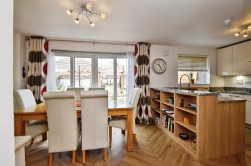 Clos Maes Rhedyn, Gorslas, Llanelli