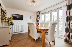 Clos Maes Rhedyn, Gorslas, Llanelli