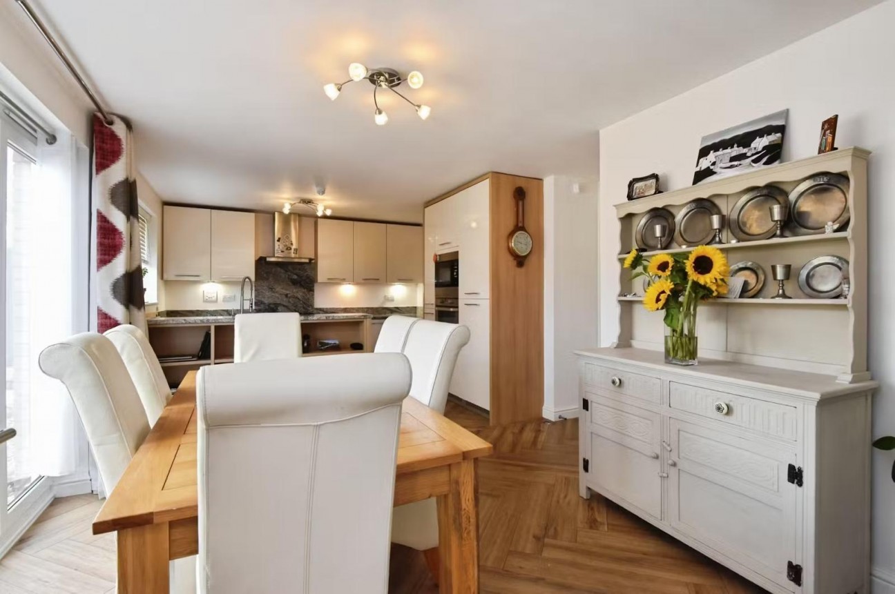 Clos Maes Rhedyn, Gorslas, Llanelli