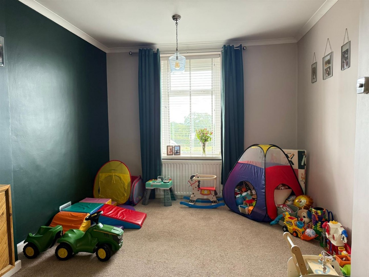 Waterloo Road, Ammanford
