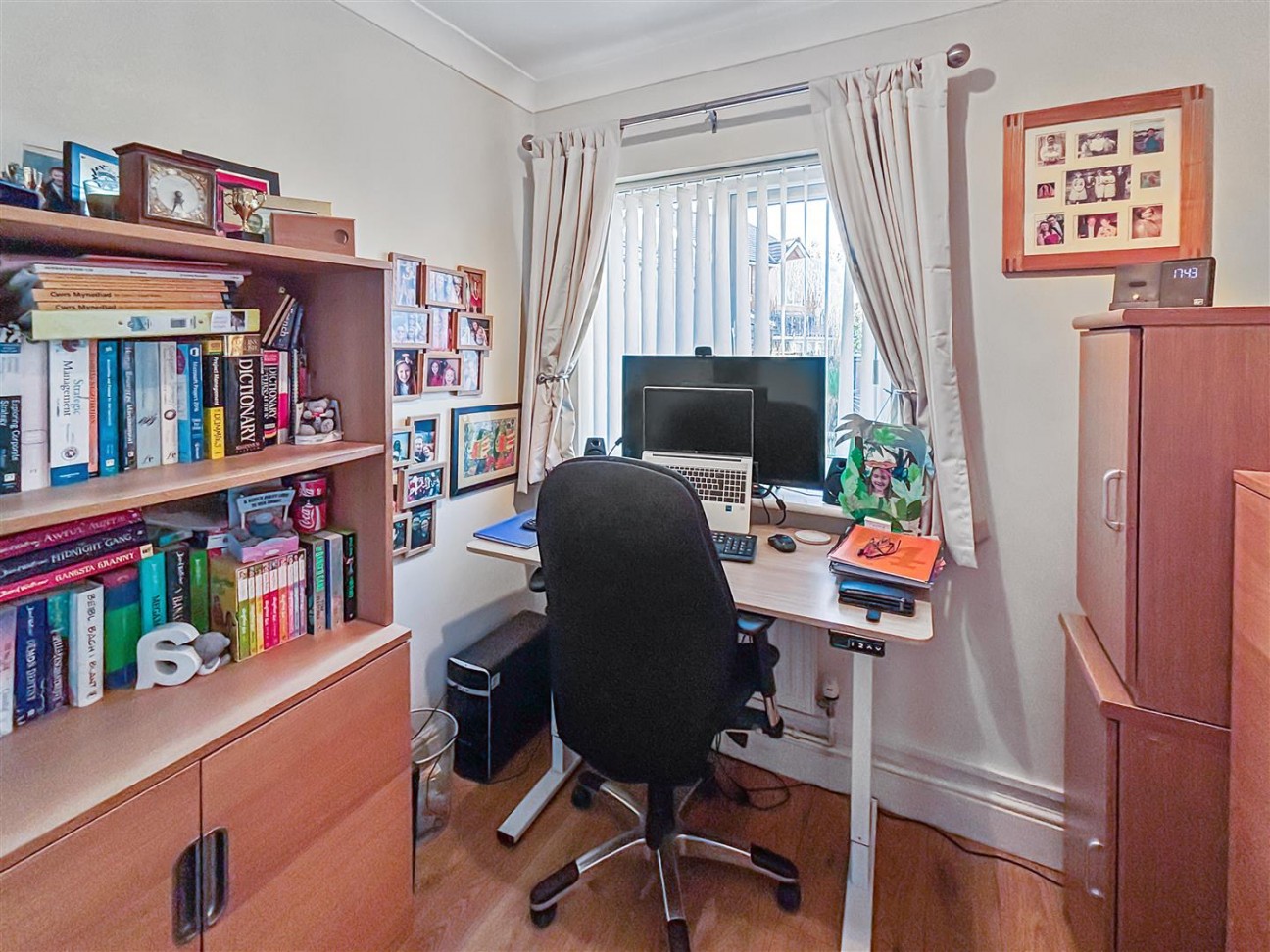 Clos Emily, Cross Hands, Llanelli