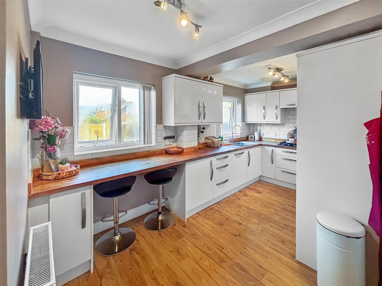 Clos Emily, Cross Hands, Llanelli