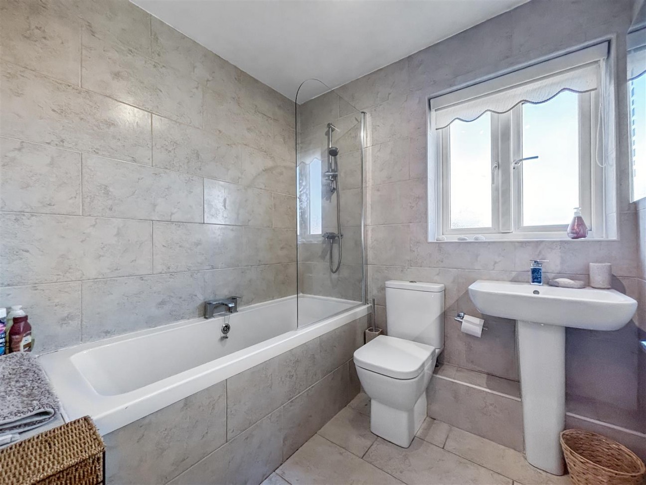 Clos Emily, Cross Hands, Llanelli