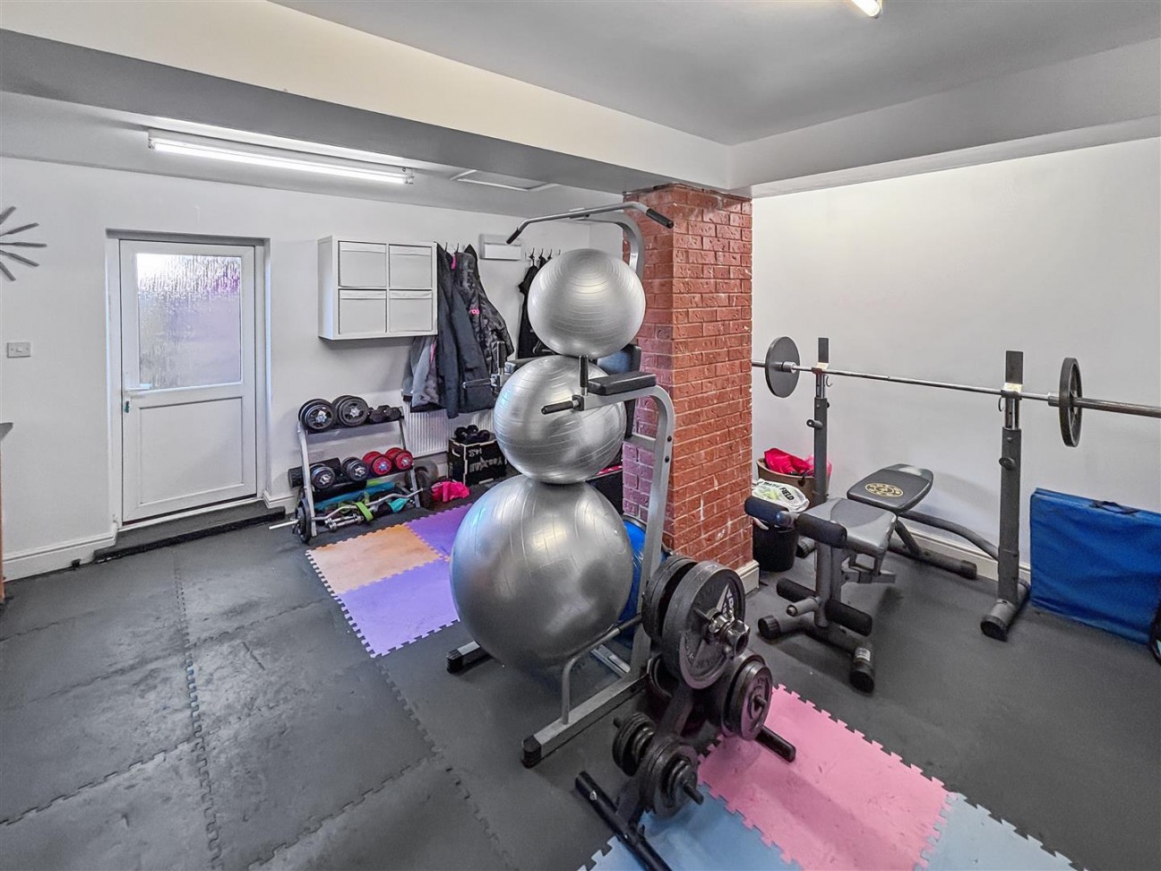 Clos Emily, Cross Hands, Llanelli