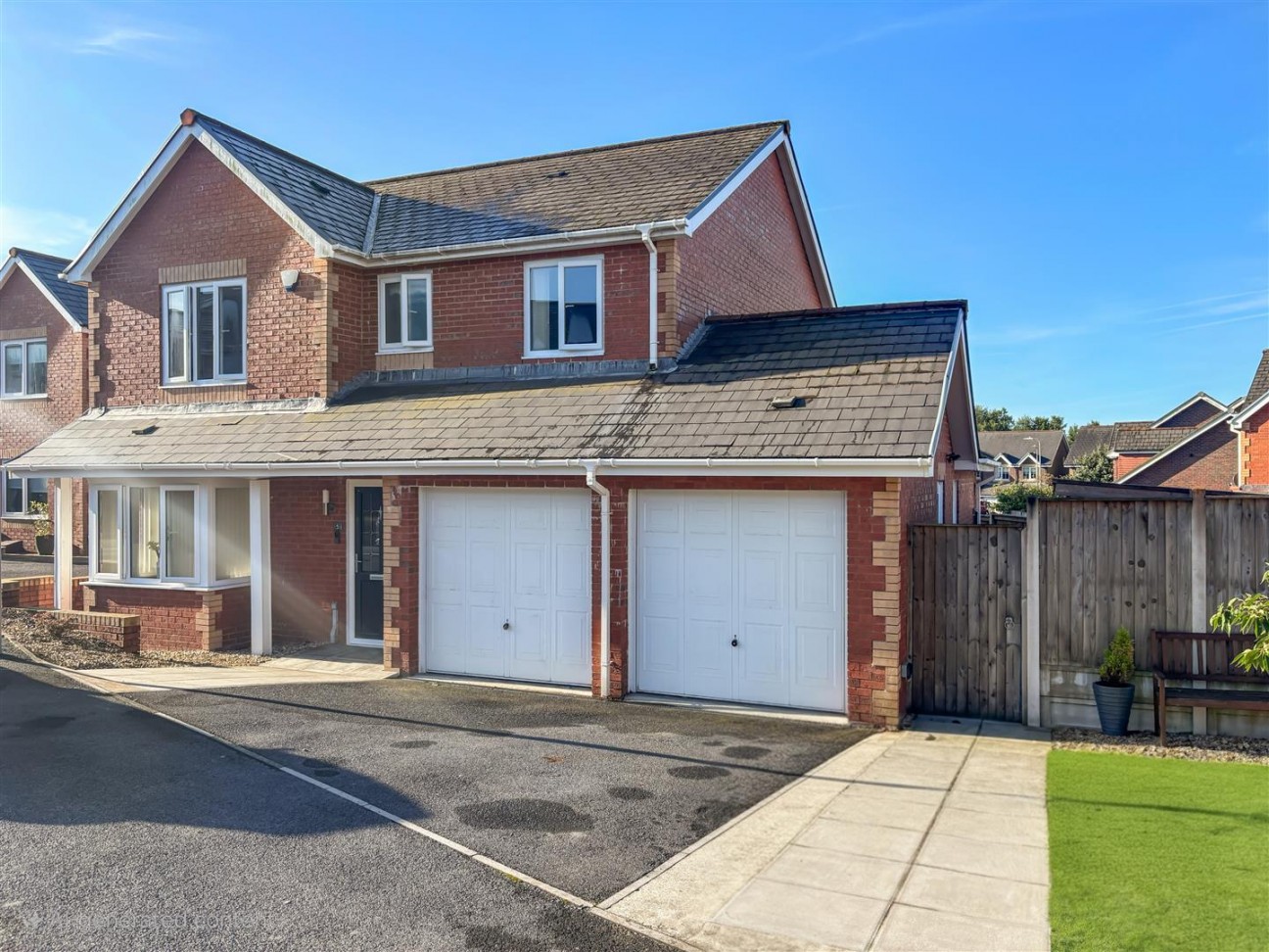 Clos Emily, Cross Hands, Llanelli