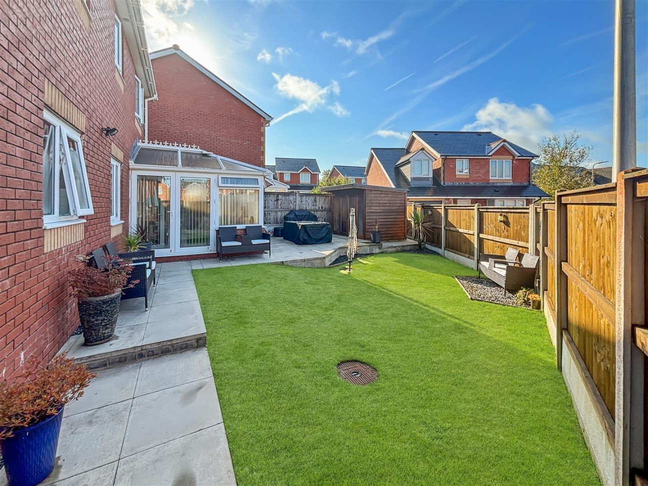 Clos Emily, Cross Hands, Llanelli