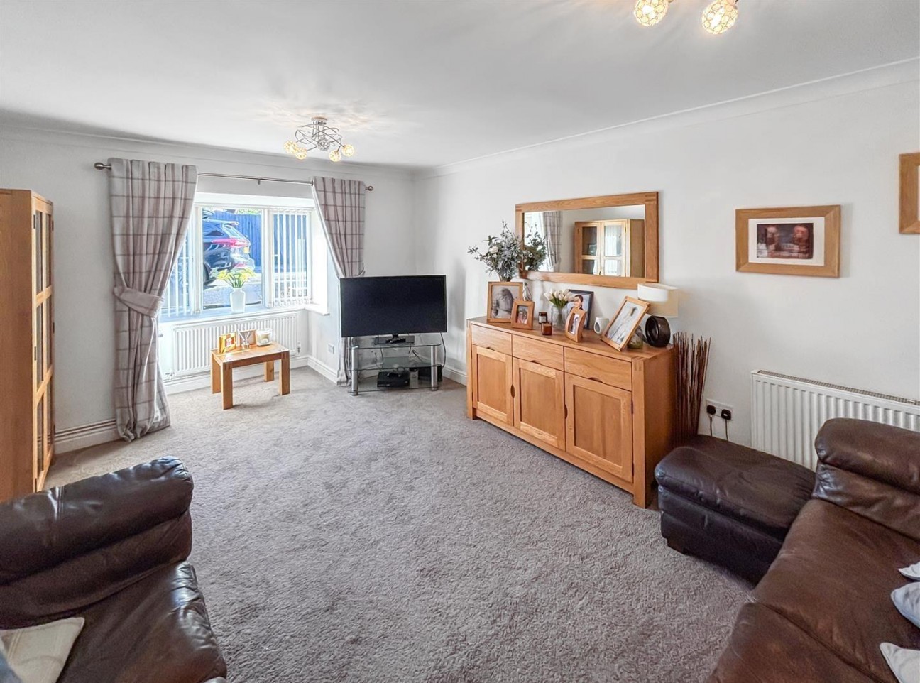 Clos Emily, Cross Hands, Llanelli