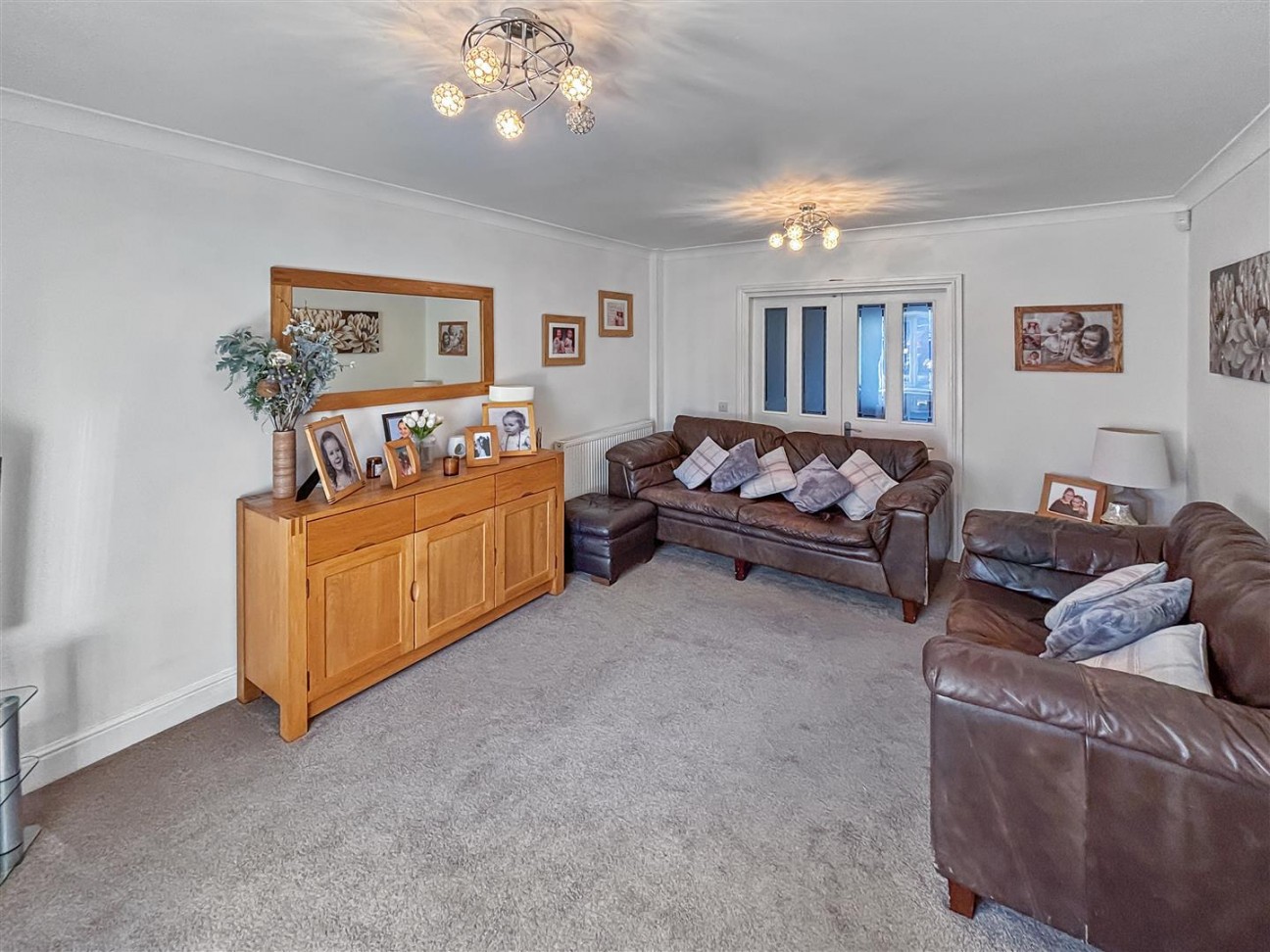 Clos Emily, Cross Hands, Llanelli