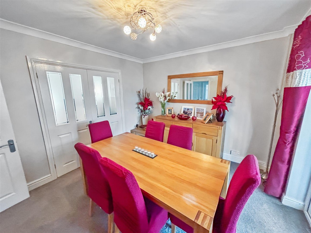 Clos Emily, Cross Hands, Llanelli