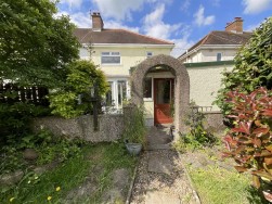 Heol Myrddin, Ffairfach, Llandeilo