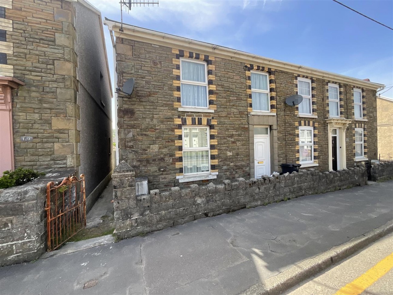 Heol Cae Gurwen, Gwaun Cae Gurwen, Ammanford