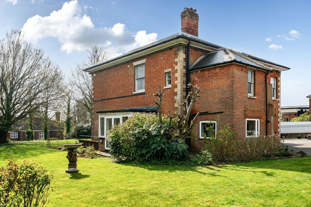 St James Lane , Winchester SO22