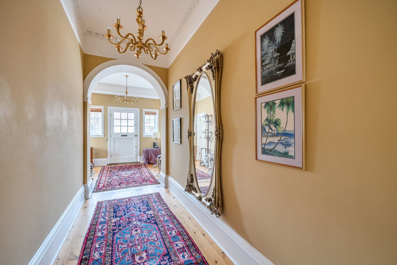 St James Lane , Winchester SO22