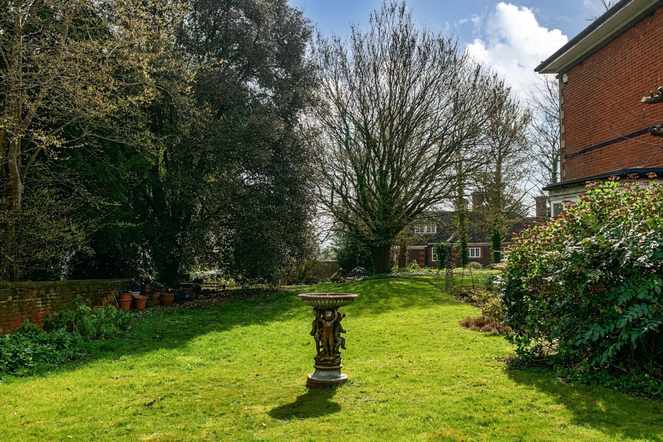 St James Lane , Winchester SO22