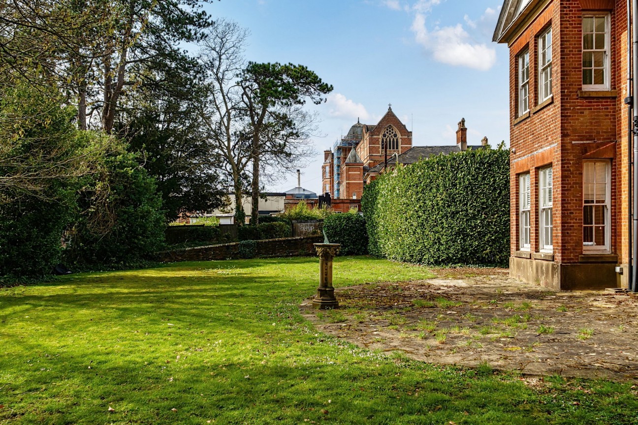 St James Lane , Winchester SO22