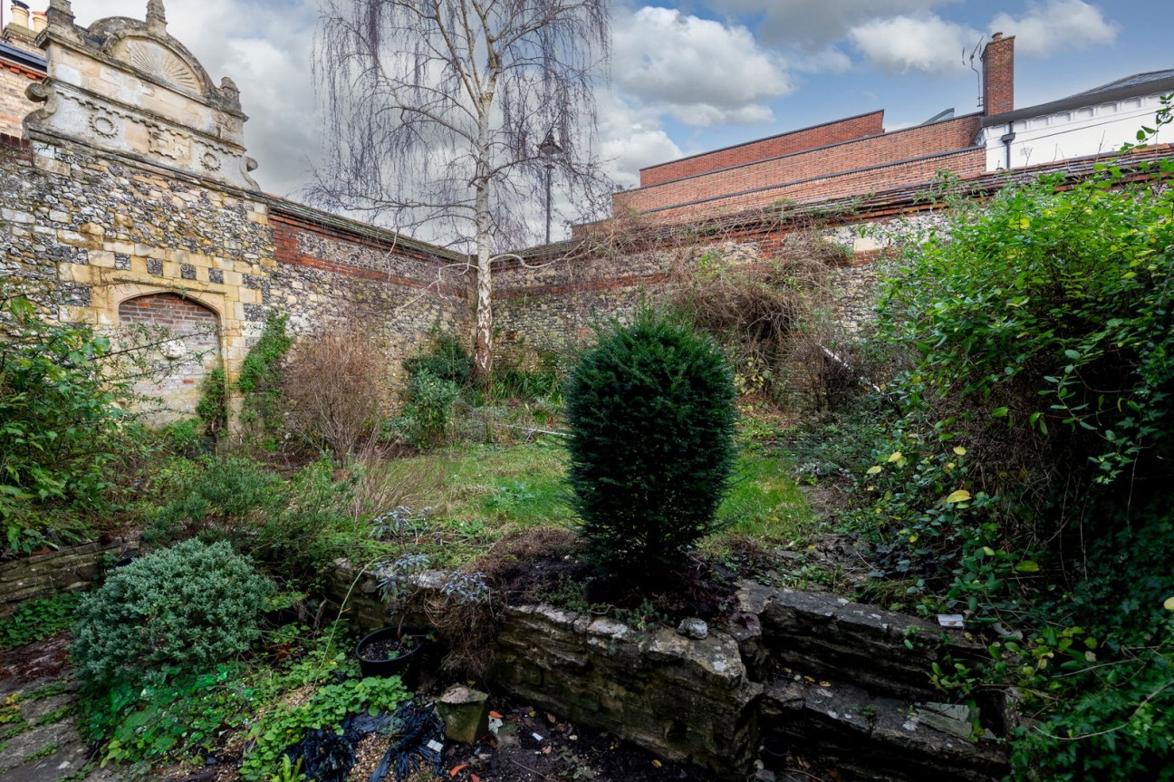 Hyde Close, Winchester, SO23 7DT